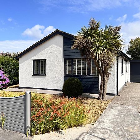 Stylish Modern Home With Parking Enclosed Garden Holyhead Kültér fotó