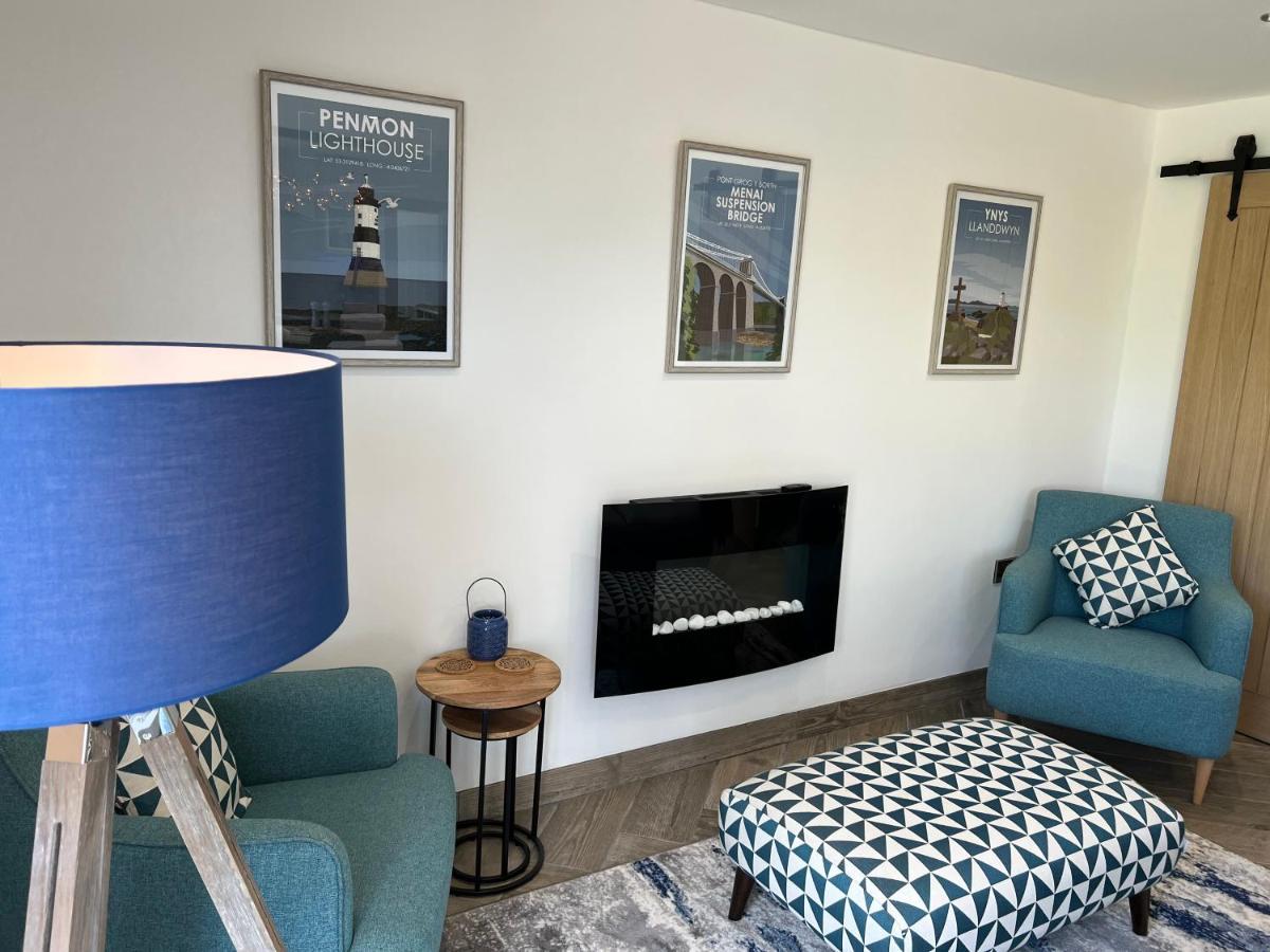 Stylish Modern Home With Parking Enclosed Garden Holyhead Kültér fotó