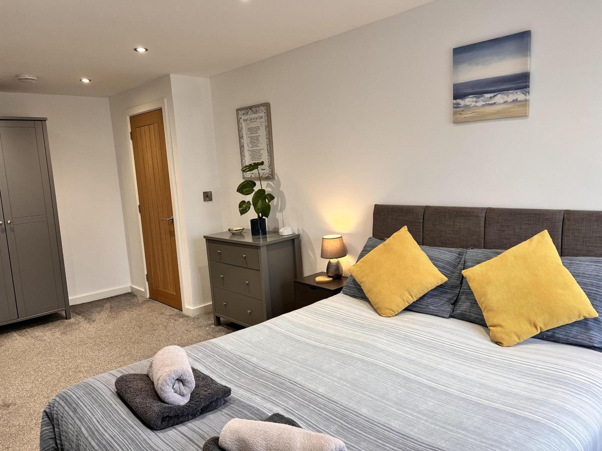 Stylish Modern Home With Parking Enclosed Garden Holyhead Kültér fotó