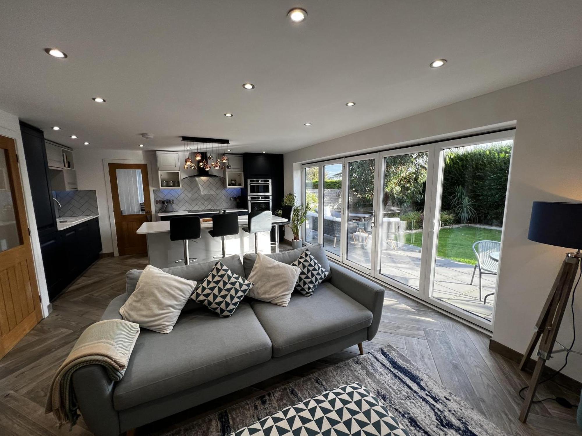 Stylish Modern Home With Parking Enclosed Garden Holyhead Kültér fotó