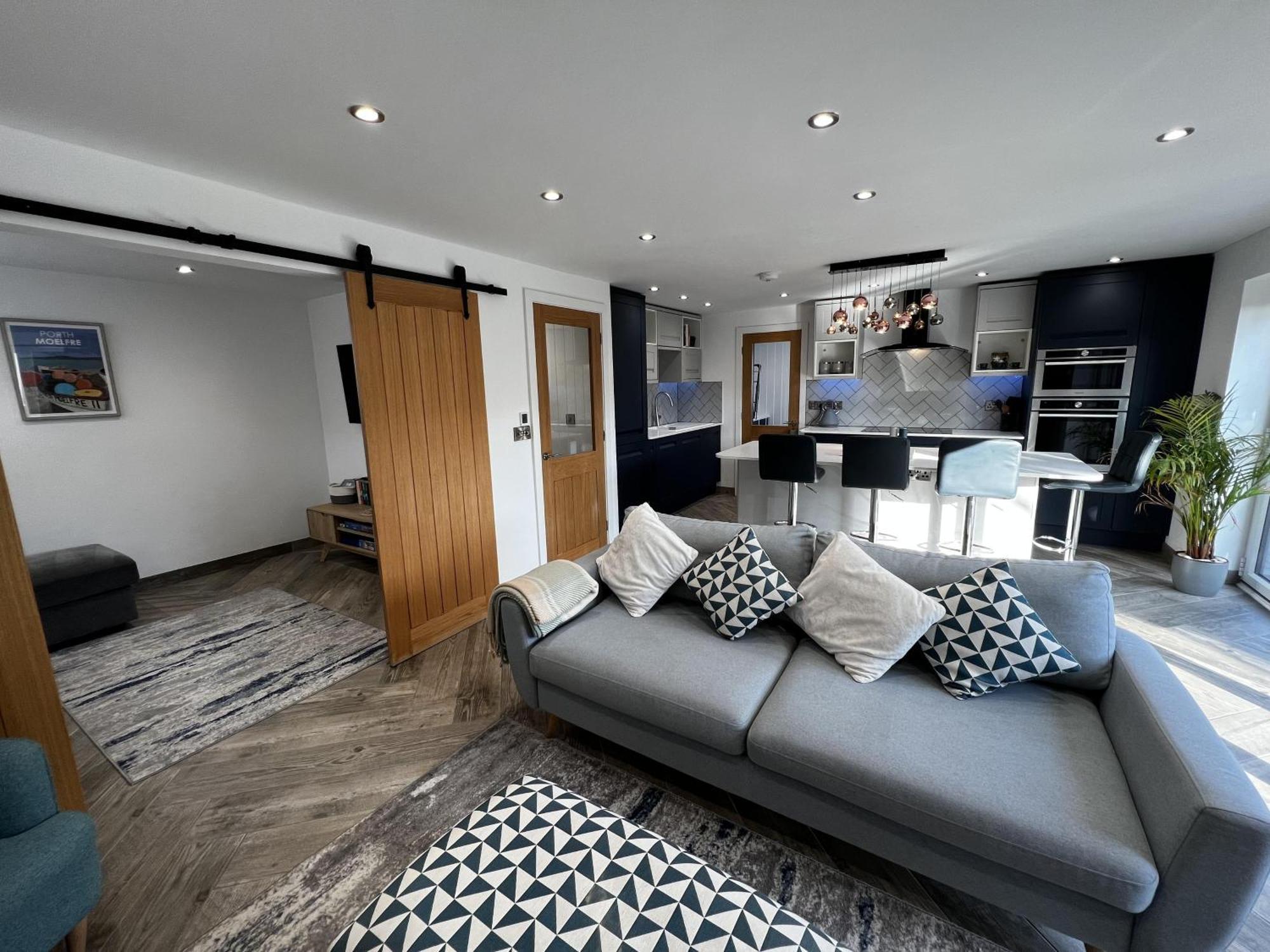 Stylish Modern Home With Parking Enclosed Garden Holyhead Kültér fotó