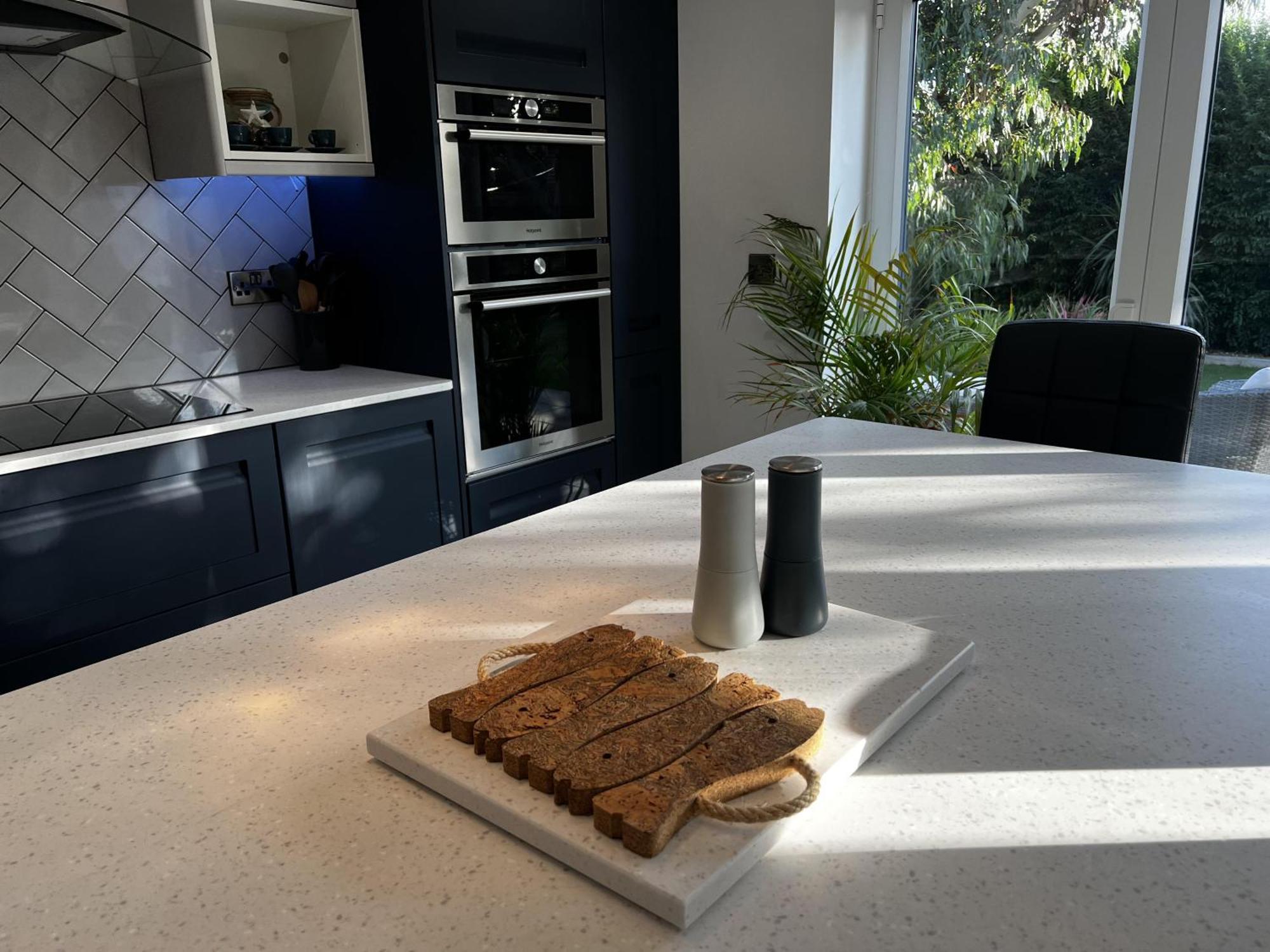 Stylish Modern Home With Parking Enclosed Garden Holyhead Kültér fotó