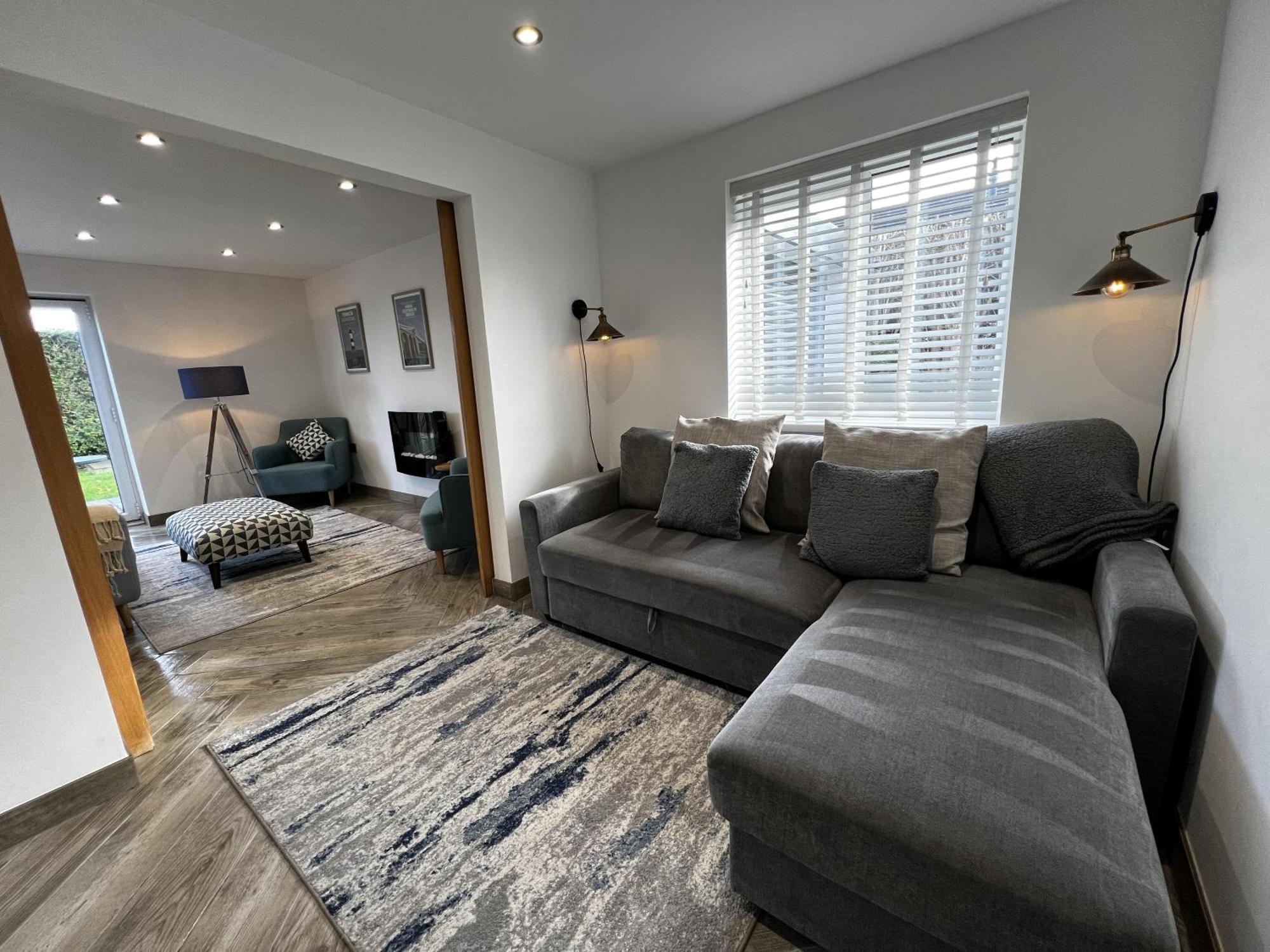 Stylish Modern Home With Parking Enclosed Garden Holyhead Kültér fotó
