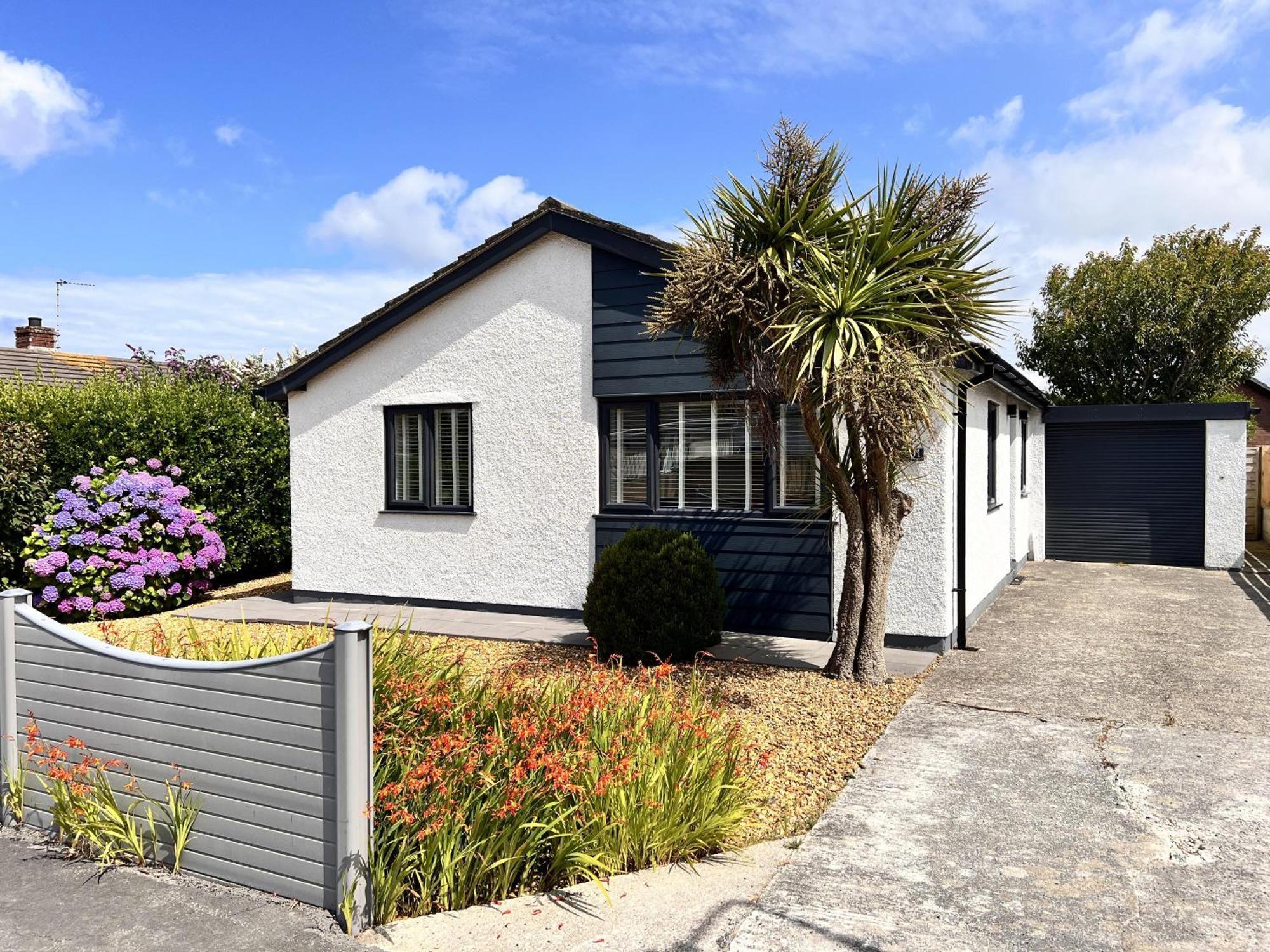 Stylish Modern Home With Parking Enclosed Garden Holyhead Kültér fotó